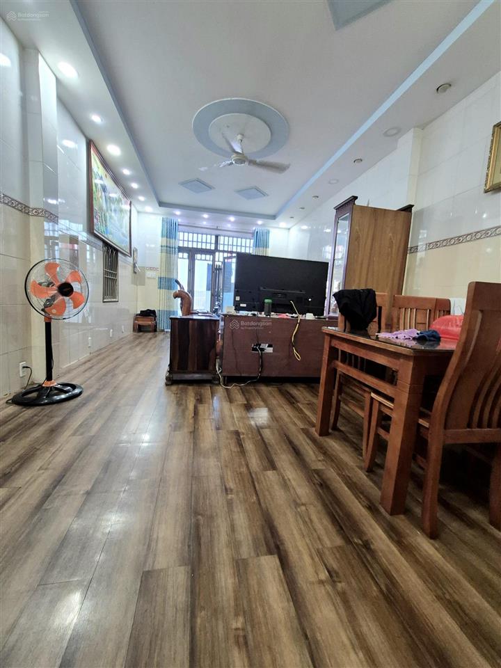 5 tỷ 9  xe hơi đỗ  60m²  ngang 5m  3 pn  gần emart 2.