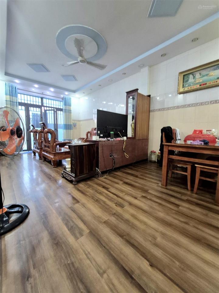 5 tỷ 9  xe hơi đỗ  60m²  ngang 5m  3 pn  gần emart 2.