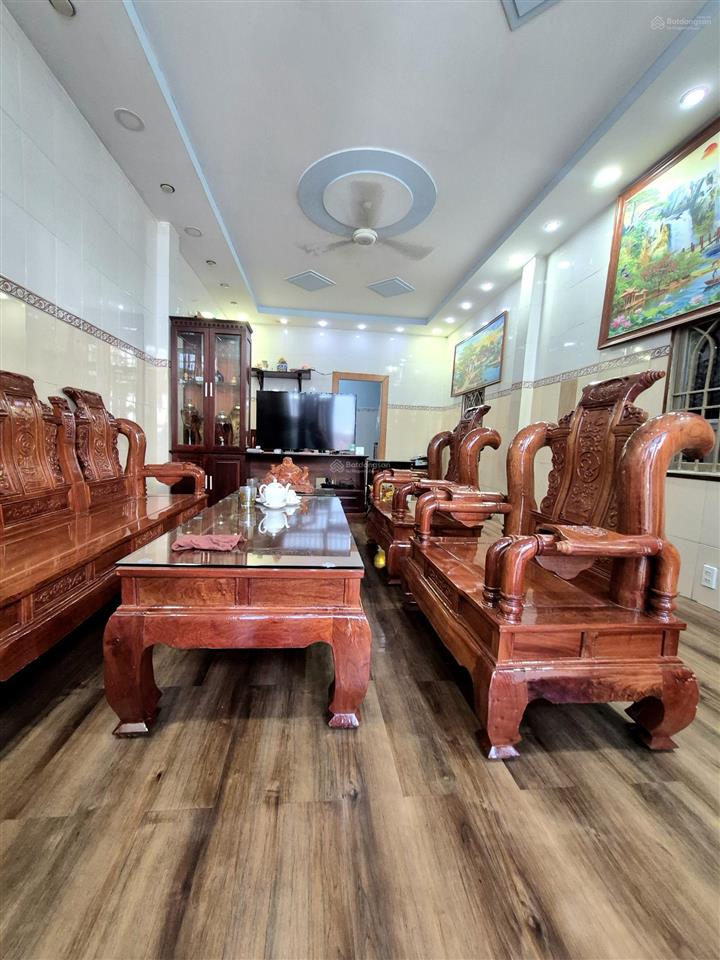 5 tỷ 9  xe hơi đỗ  60m²  ngang 5m  3 pn  gần emart 2.