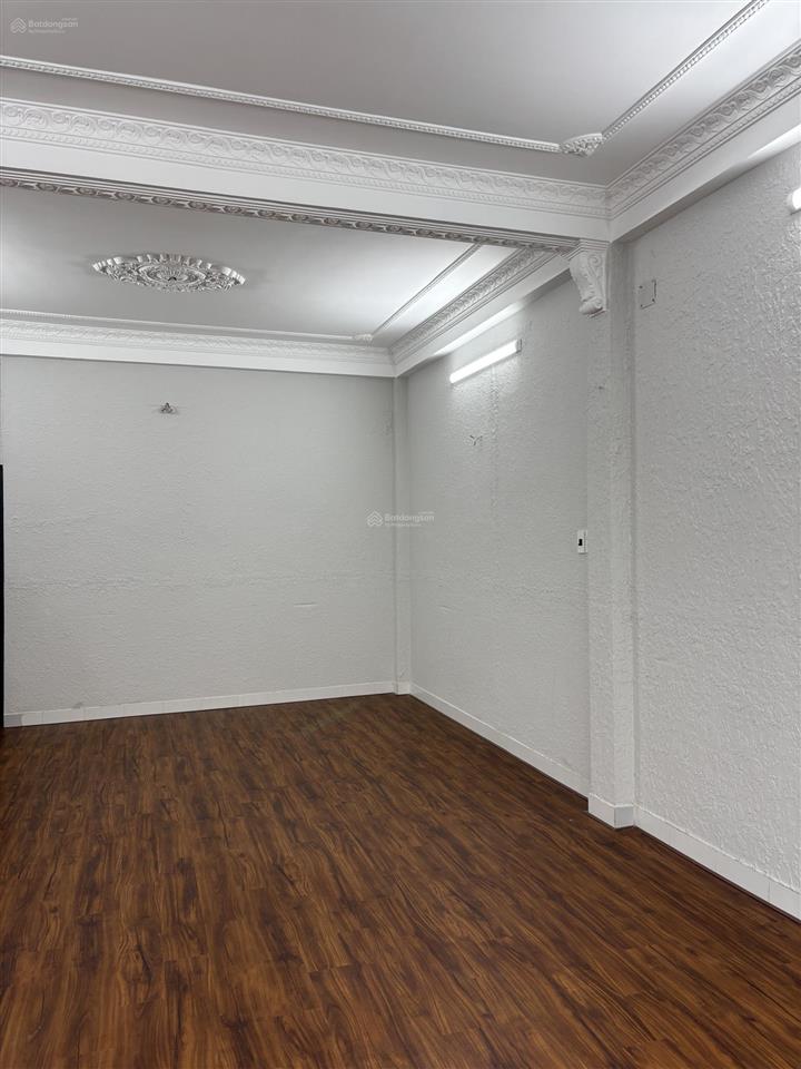 Bán nhà riêng tại 132 huỳnh thúc kháng, 11,5 tỷ, 70m2, 7pn, 5wc, đẹp, nhiều tiện ích