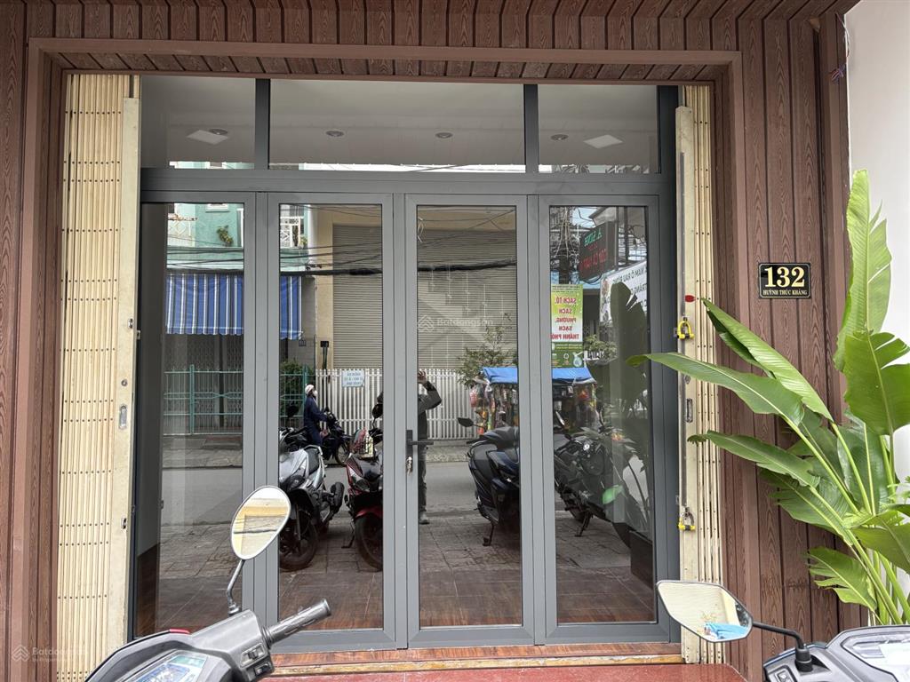 Bán nhà riêng tại 132 huỳnh thúc kháng, 11,5 tỷ, 70m2, 7pn, 5wc, đẹp, nhiều tiện ích