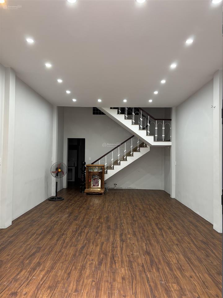 Bán nhà riêng tại 132 huỳnh thúc kháng, 11,5 tỷ, 70m2, 7pn, 5wc, đẹp, nhiều tiện ích