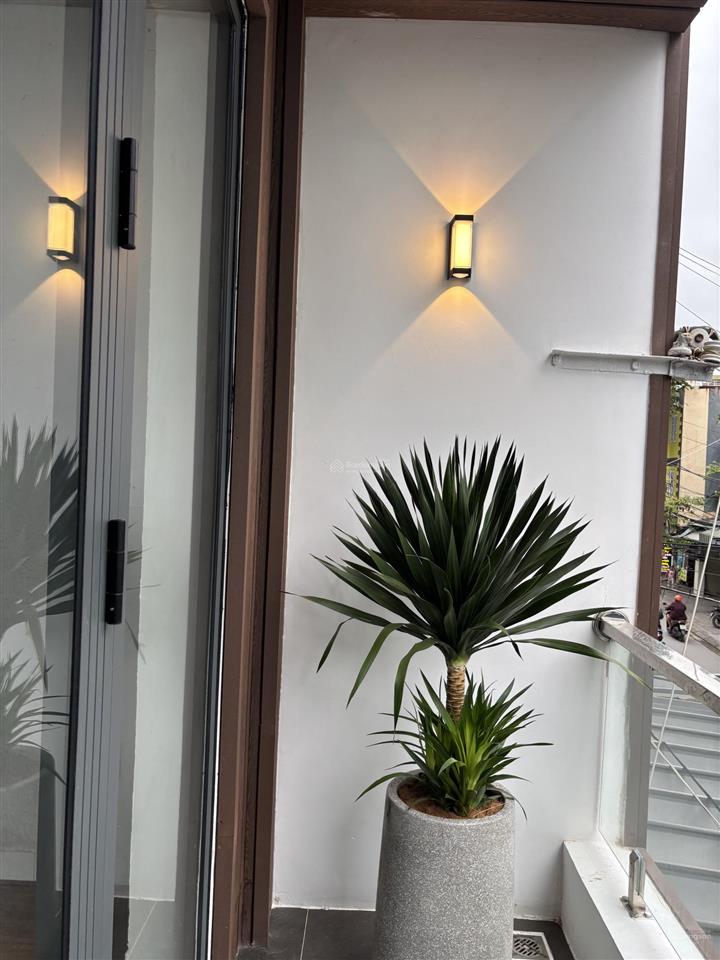 Bán nhà riêng tại 132 huỳnh thúc kháng, 11,5 tỷ, 70m2, 7pn, 5wc, đẹp, nhiều tiện ích
