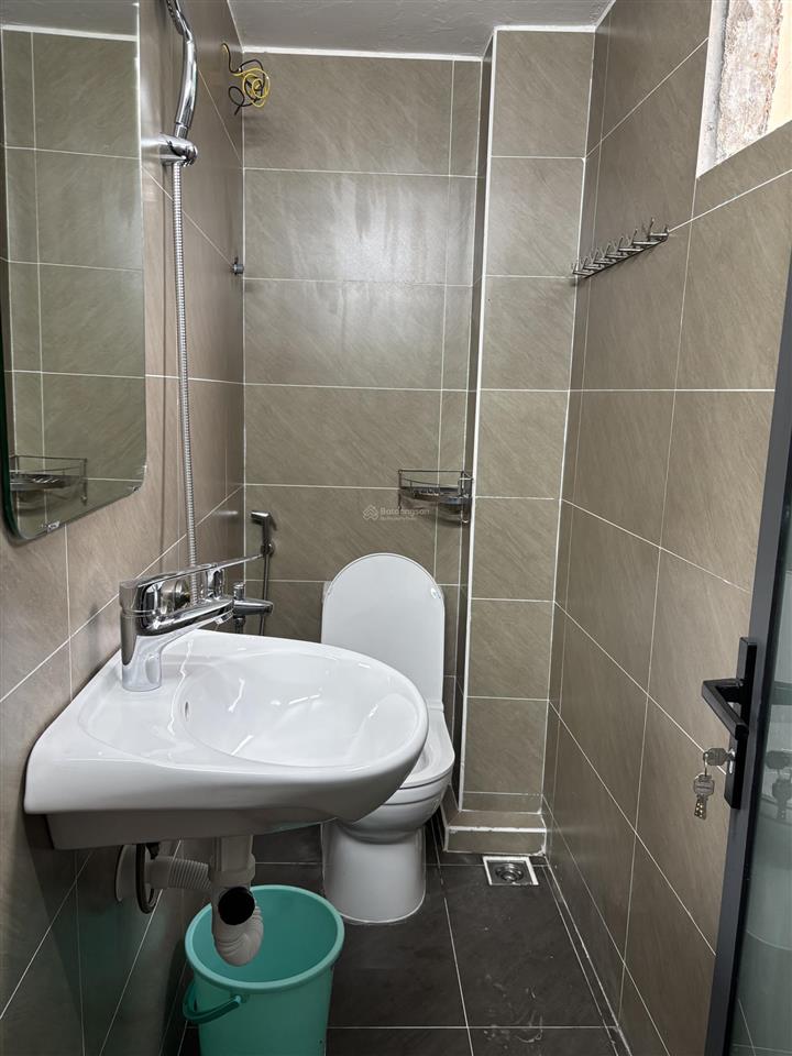 Bán nhà riêng tại 132 huỳnh thúc kháng, 11,5 tỷ, 70m2, 7pn, 5wc, đẹp, nhiều tiện ích