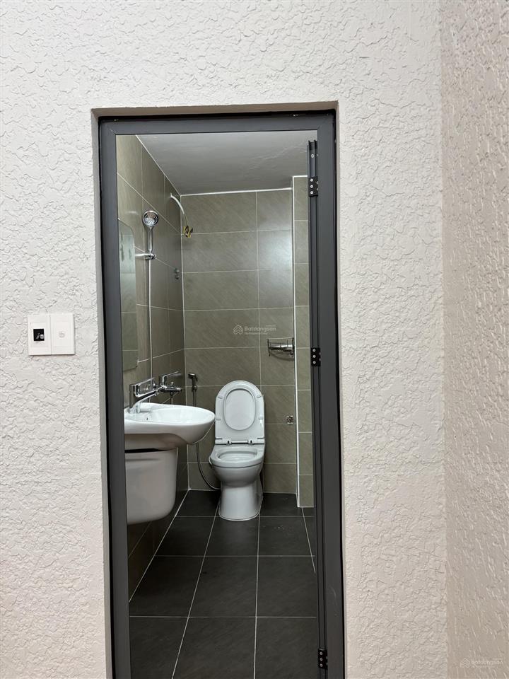 Bán nhà riêng tại 132 huỳnh thúc kháng, 11,5 tỷ, 70m2, 7pn, 5wc, đẹp, nhiều tiện ích