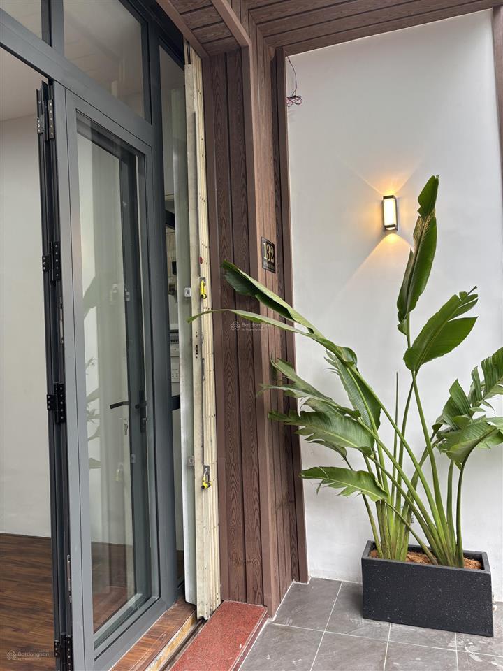 Bán nhà riêng tại 132 huỳnh thúc kháng, 11,5 tỷ, 70m2, 7pn, 5wc, đẹp, nhiều tiện ích