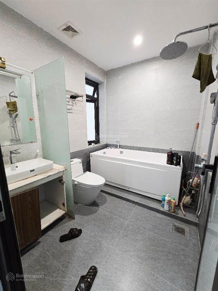 Bán nhanh nhà 5 tầng thang máy liền kề văn khê  vạn phúc, vỉa hè đá bóng, 83m² chỉ 22,4 tỷ