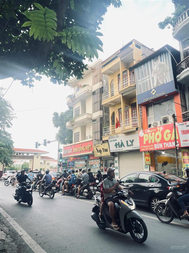 Mặt phố hoàng văn thái 74,5m 3 tầng mt 4m giá 31 tỷ