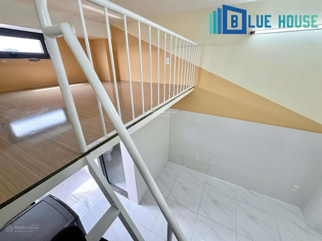 Cho thuê phòng ban công full nt, rộng 30m2, bảo vệ 24/7, giờ giấc tự do, gần ngay đầm sen