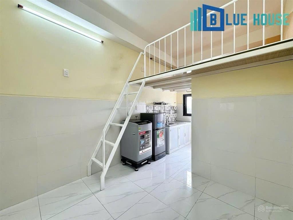 Cho thuê phòng ban công full nt, rộng 30m2, bảo vệ 24/7, giờ giấc tự do, gần ngay đầm sen