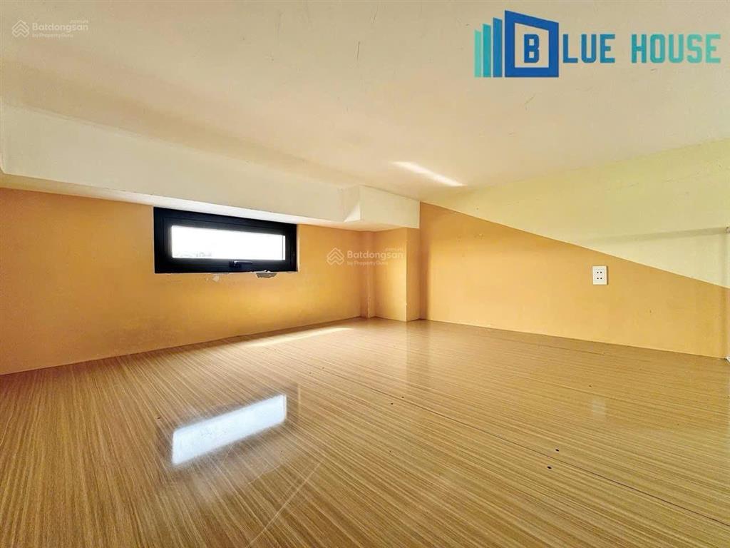 Cho thuê phòng ban công full nt, rộng 30m2, bảo vệ 24/7, giờ giấc tự do, gần ngay đầm sen