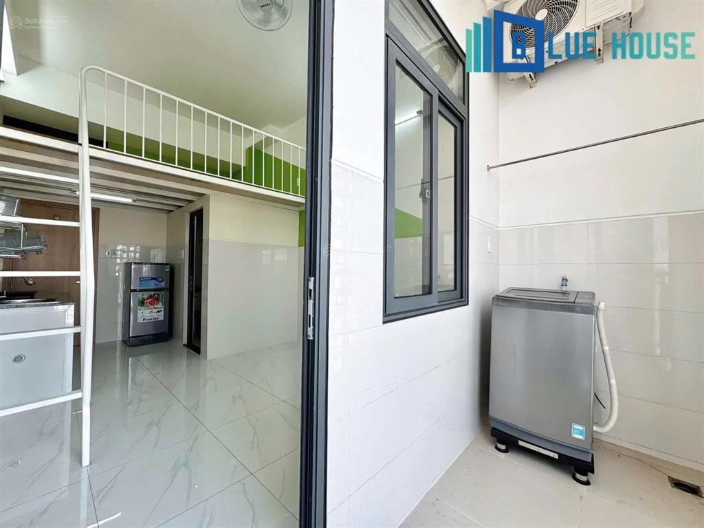 Cho thuê phòng ban công full nt, rộng 30m2, bảo vệ 24/7, giờ giấc tự do, gần ngay đầm sen