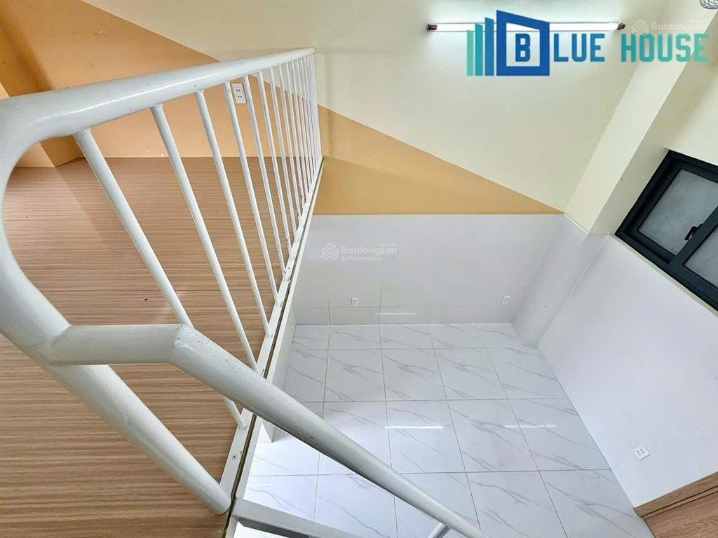 Cho thuê phòng ban công full nt, rộng 30m2, bảo vệ 24/7, giờ giấc tự do, gần ngay đầm sen