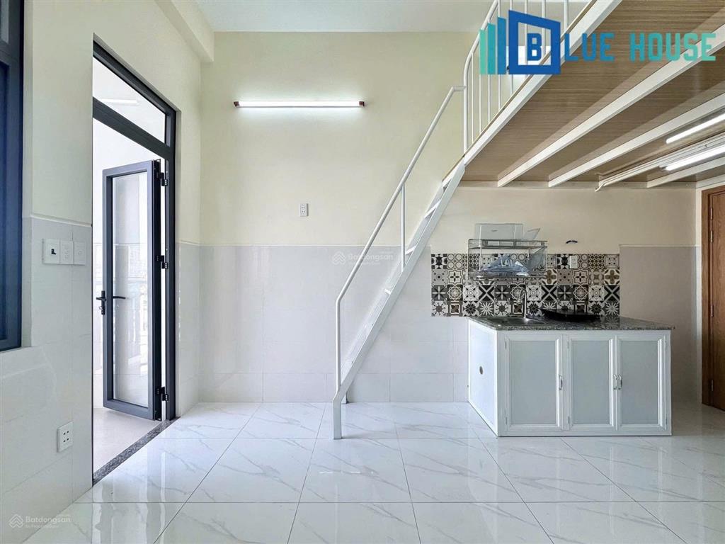 Cho thuê phòng ban công full nt, rộng 30m2, bảo vệ 24/7, giờ giấc tự do, gần ngay đầm sen