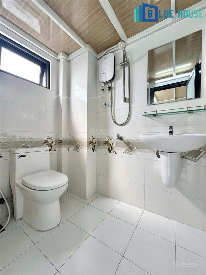 Cho thuê phòng ban công full nt, rộng 30m2, bảo vệ 24/7, giờ giấc tự do, gần ngay đầm sen