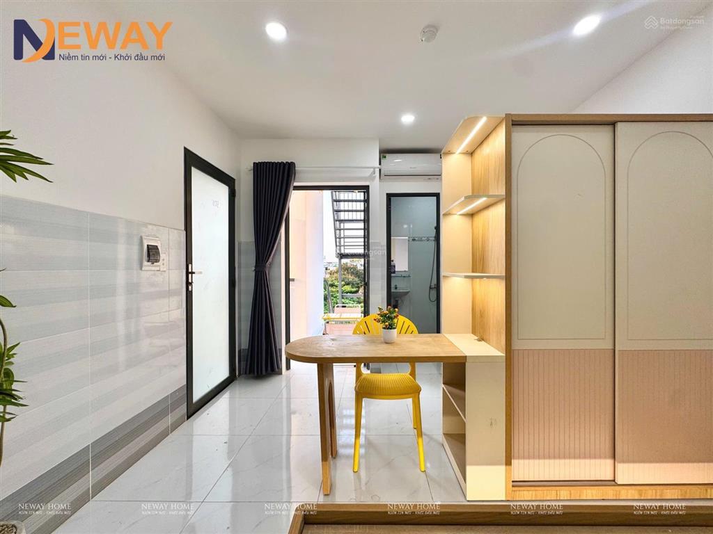 Cho thuê căn hộ dịch vụ mới xây full nội thất, toà nhà có thang máy, ban công ngay âu cơ, đầm sen