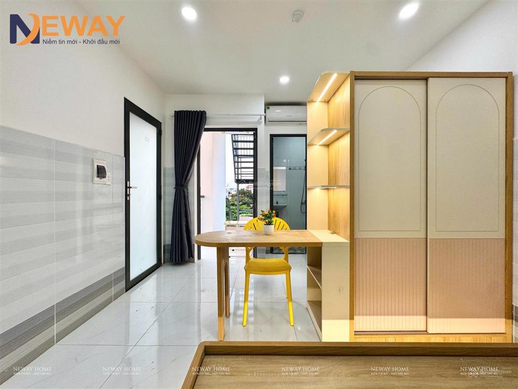 Cho thuê căn hộ dịch vụ mới xây full nội thất, toà nhà có thang máy, ban công ngay âu cơ, đầm sen