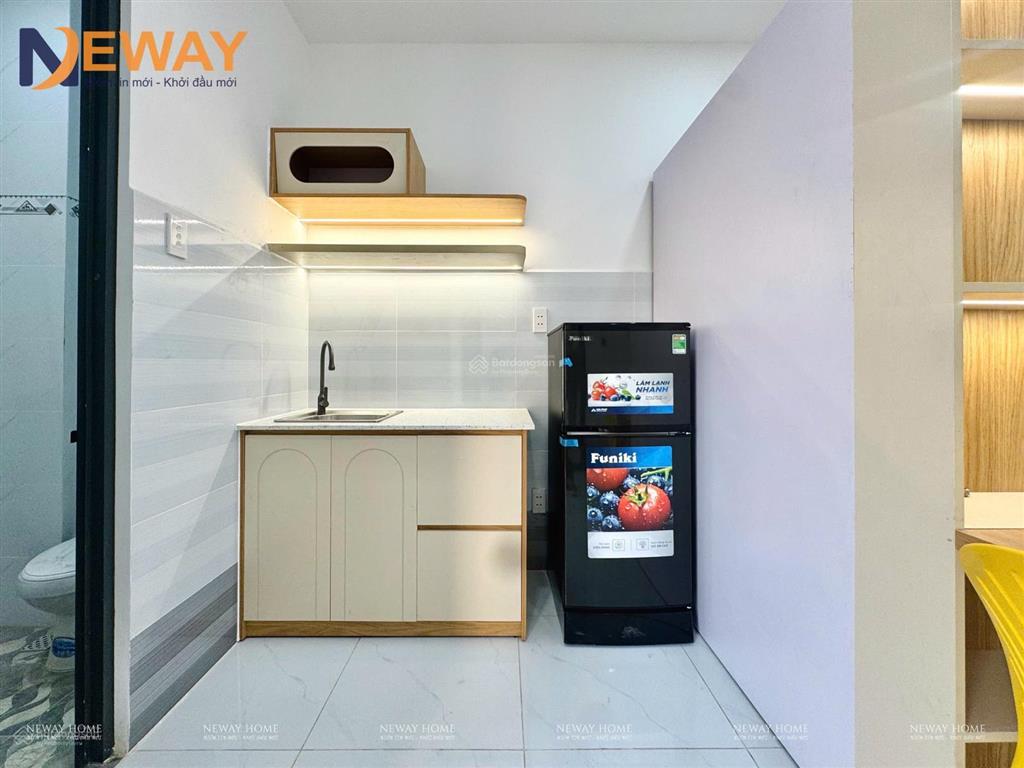 Cho thuê căn hộ dịch vụ mới xây full nội thất, toà nhà có thang máy, ban công ngay âu cơ, đầm sen