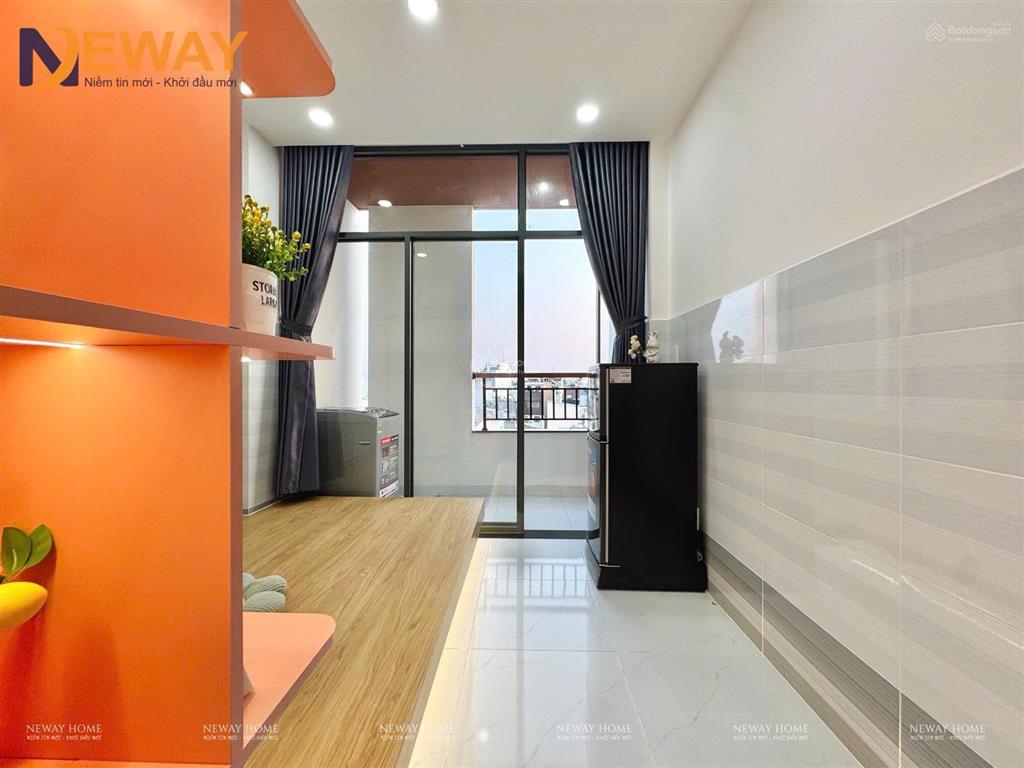 Cho thuê căn hộ dịch vụ mới xây full nội thất, toà nhà có thang máy, ban công ngay âu cơ, đầm sen