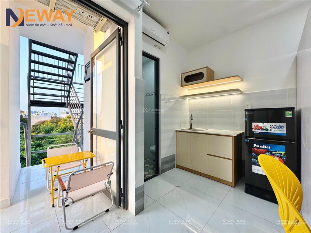 Cho thuê căn hộ dịch vụ mới xây full nội thất, toà nhà có thang máy, ban công ngay âu cơ, đầm sen