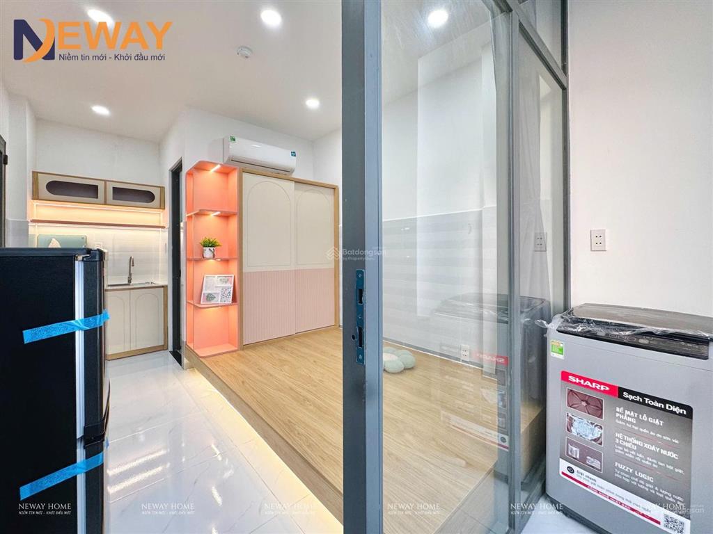 Cho thuê căn hộ dịch vụ mới xây full nội thất, toà nhà có thang máy, ban công ngay âu cơ, đầm sen