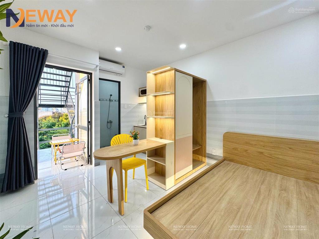 Cho thuê căn hộ dịch vụ mới xây full nội thất, toà nhà có thang máy, ban công ngay âu cơ, đầm sen