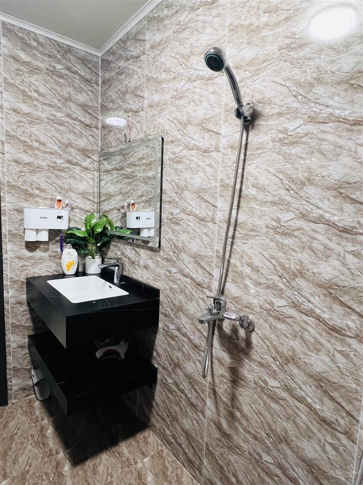 Cho thuê nr 150m2, 10 triệu vnd/tháng, 2pn, 2wc có sân vườn tại 2b ngõ 42 an dương vương, hà nội