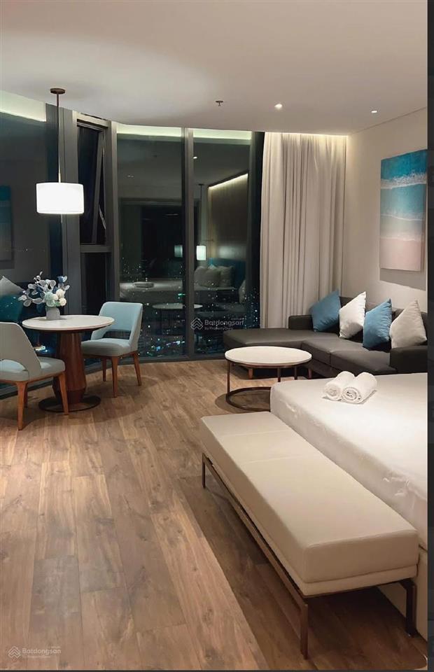 Cắt lỗ căn góc  2 tỷ 350  đẹp không tì vết chính chủ cần tiền bán gấp căn góc 2 mặt thoáng.