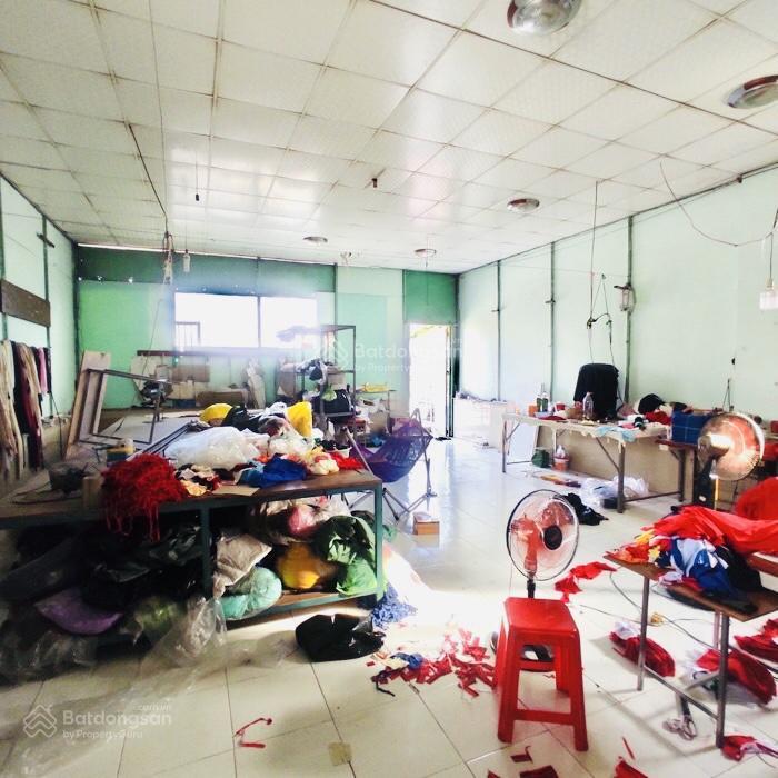 Nhà bình tân 111m2 chủ ngộp gấp bán  ngang hiếm 7m hẻm xe hơi sát khu tên lửa  shr vuông vức