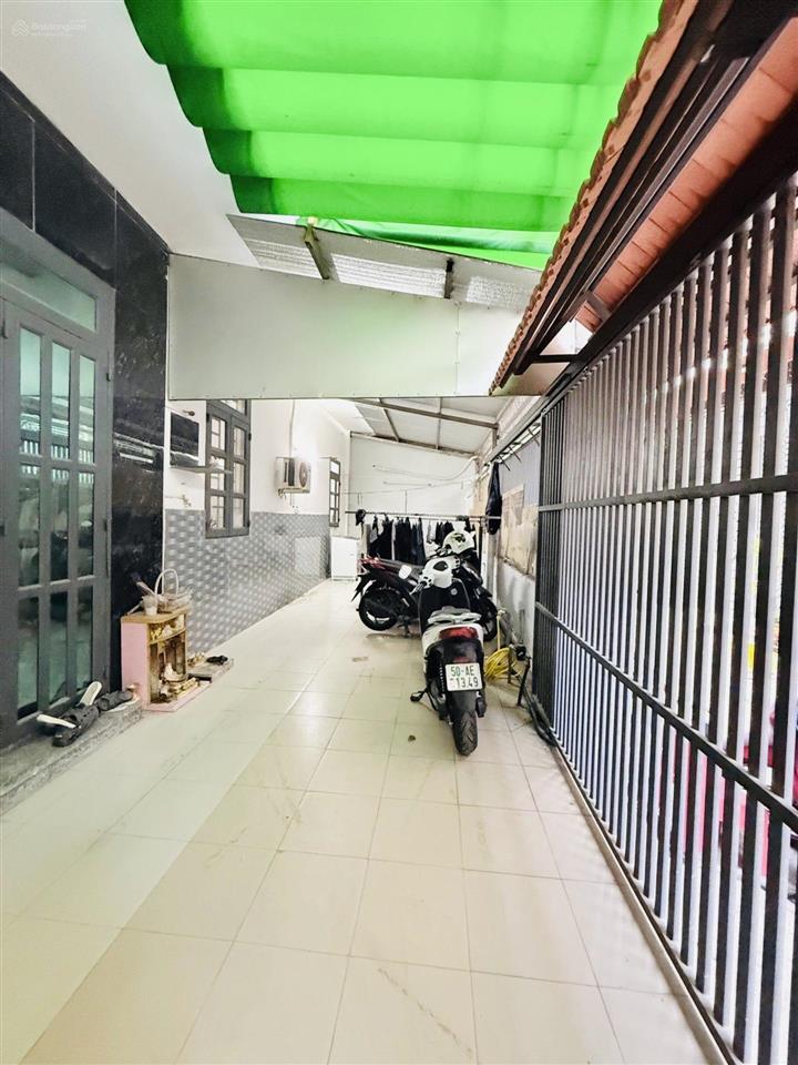 124m2 ngay tỉnh lộ 10 giáp khu tên lửa bình tân, chủ đi định cư nên bán gấp, shr hoàn công