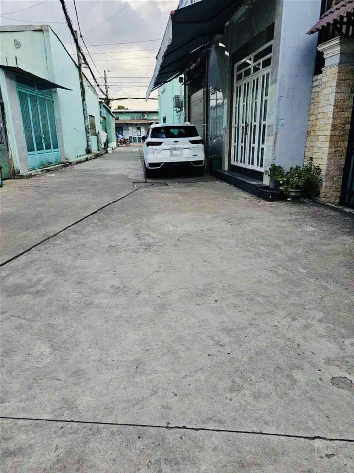Bán nhà đường tỉnh lộ 10, phường tân tạo, quận bình tân, cách tên lửa 5 phút, hẻm xe tải 6m thông.