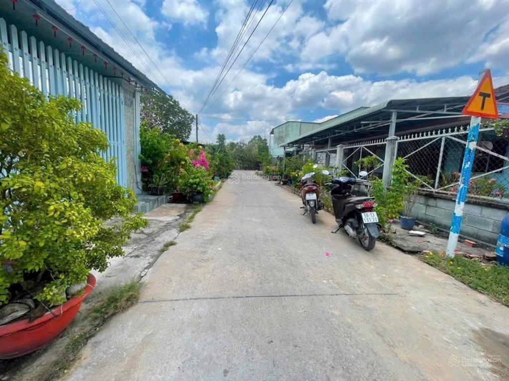 Tôi chính chủ gửi lô góc 2 mặt tiền 11x19 có thổ cư rẻ mong gặp được khách thiện trí nhanh gọn