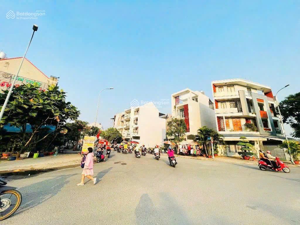Bán đất tặng căn nhà cấp 4, 90m2,khu êm đềm , đường rộng 8m, cây xanh, vỉa hè, công viên, nhỉnh 6tỷ