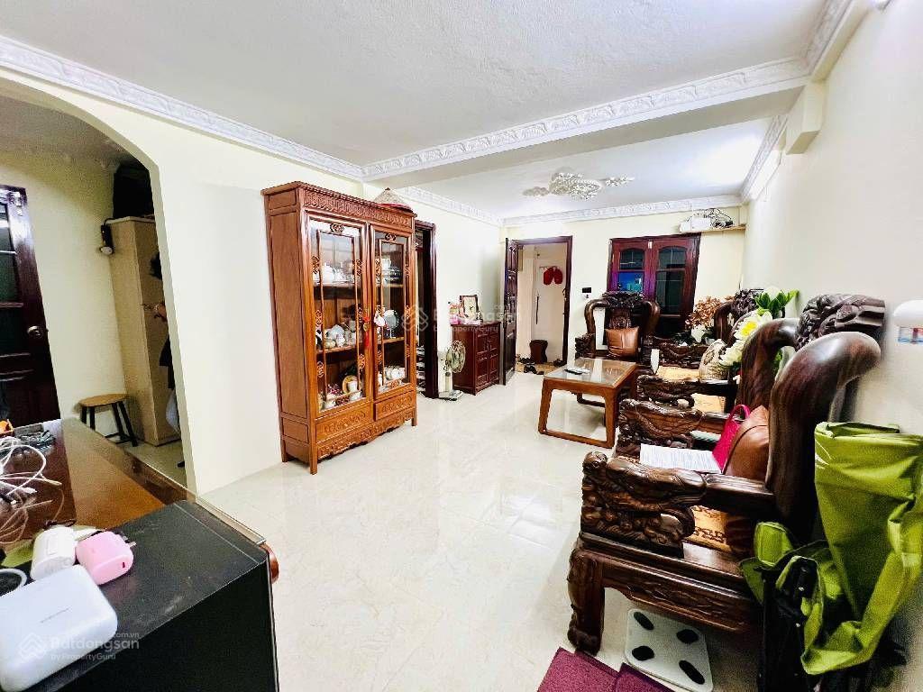 Bán gấp tập thể bách khoa 85m2, 3 ngủ, 2 vs nhỉnh 4t. khu vực hiếm nhà bán, sổ đỏ cc. ô tô đỗ cửa