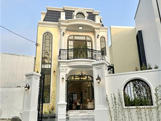 Nhà đẹp phong cách tân cổ điển kiệt oto 36 huyền trân công chúa