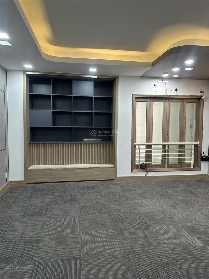 * cho thuê văn phòng ở vị trí vàng, trung tâm thành phố, giá tốt, sạch sẽ, mới