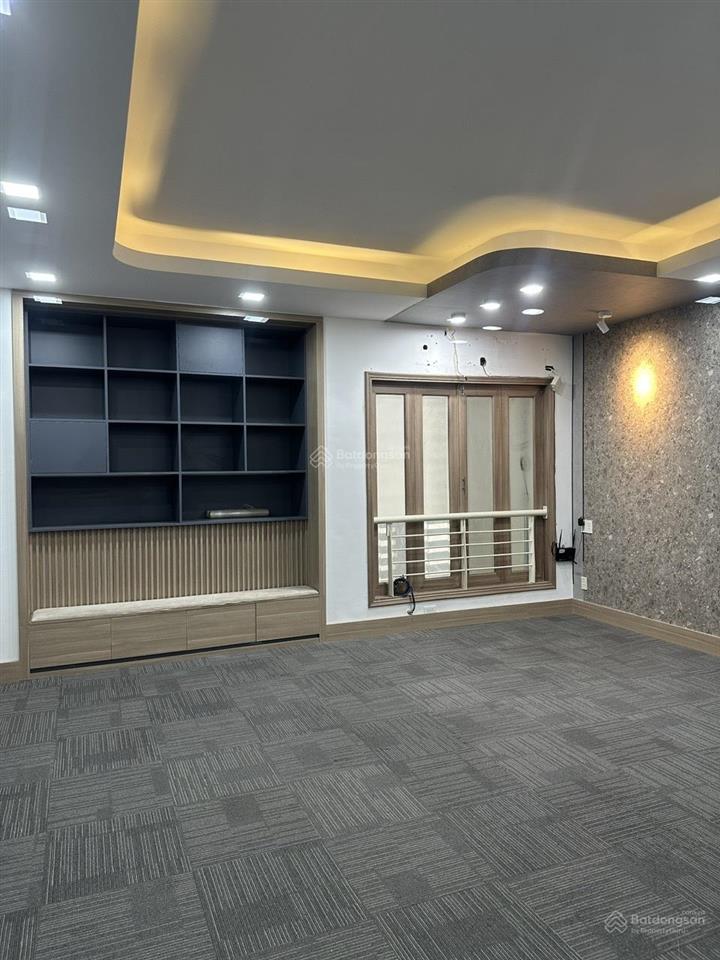 * cho thuê văn phòng ở vị trí vàng, trung tâm thành phố, giá tốt, sạch sẽ, mới