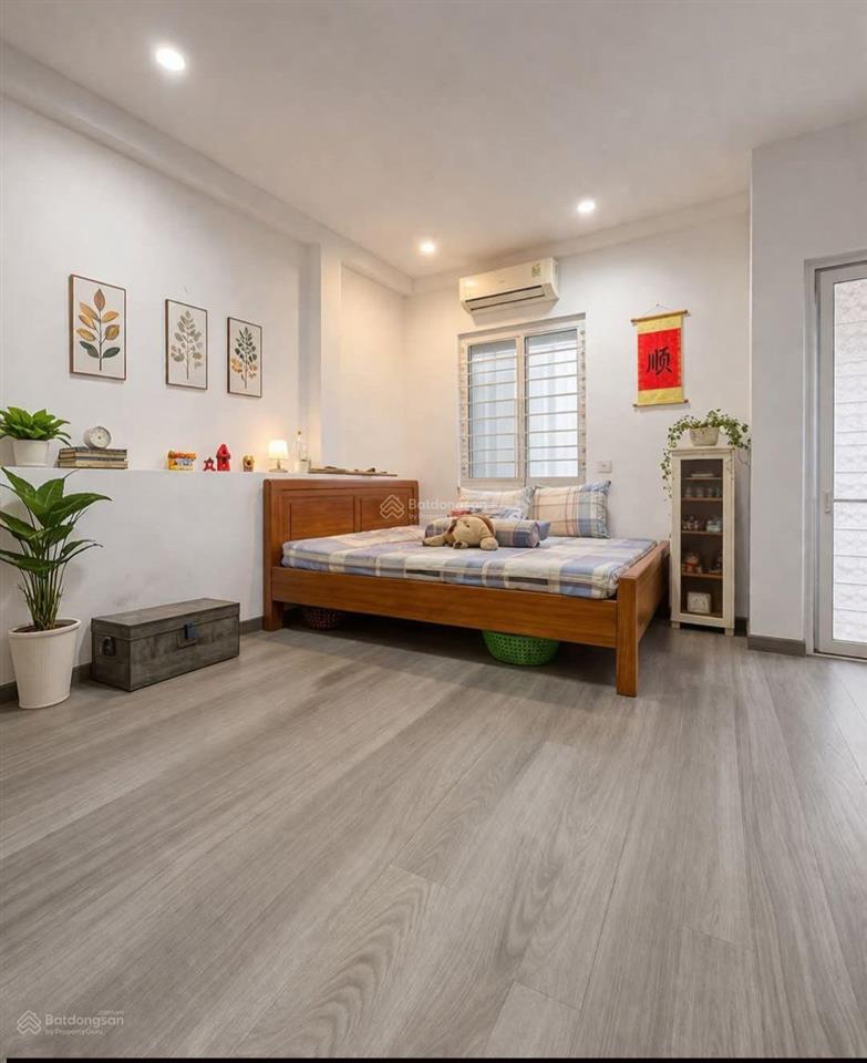 Bán nhà mỹ đình  chỉ nhỉnh 8tỉ  5 tầng  40m2  dân xây đẹp chắc chắn  gần ôtô full nội thất