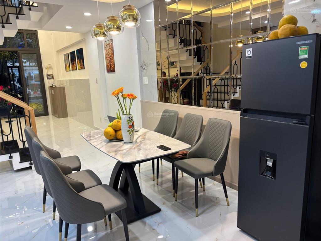 Bán nhà ngay chân cầu vượt ngã tư ga, khu đồng bộ cao tầng.