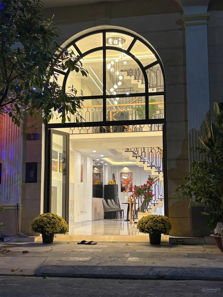 Bán nhà ngay chân cầu vượt ngã tư ga, khu đồng bộ cao tầng.