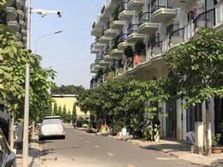 Bán nhà ngay chân cầu vượt ngã tư ga, khu đồng bộ cao tầng.