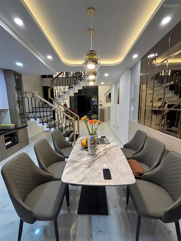 Bán nhà ngay chân cầu vượt ngã tư ga, khu đồng bộ cao tầng.