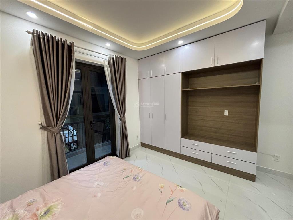 Bán nhà ngay chân cầu vượt ngã tư ga, khu đồng bộ cao tầng.