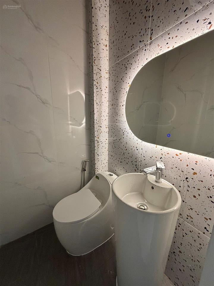 Bán nhà ngay chân cầu vượt ngã tư ga, khu đồng bộ cao tầng.