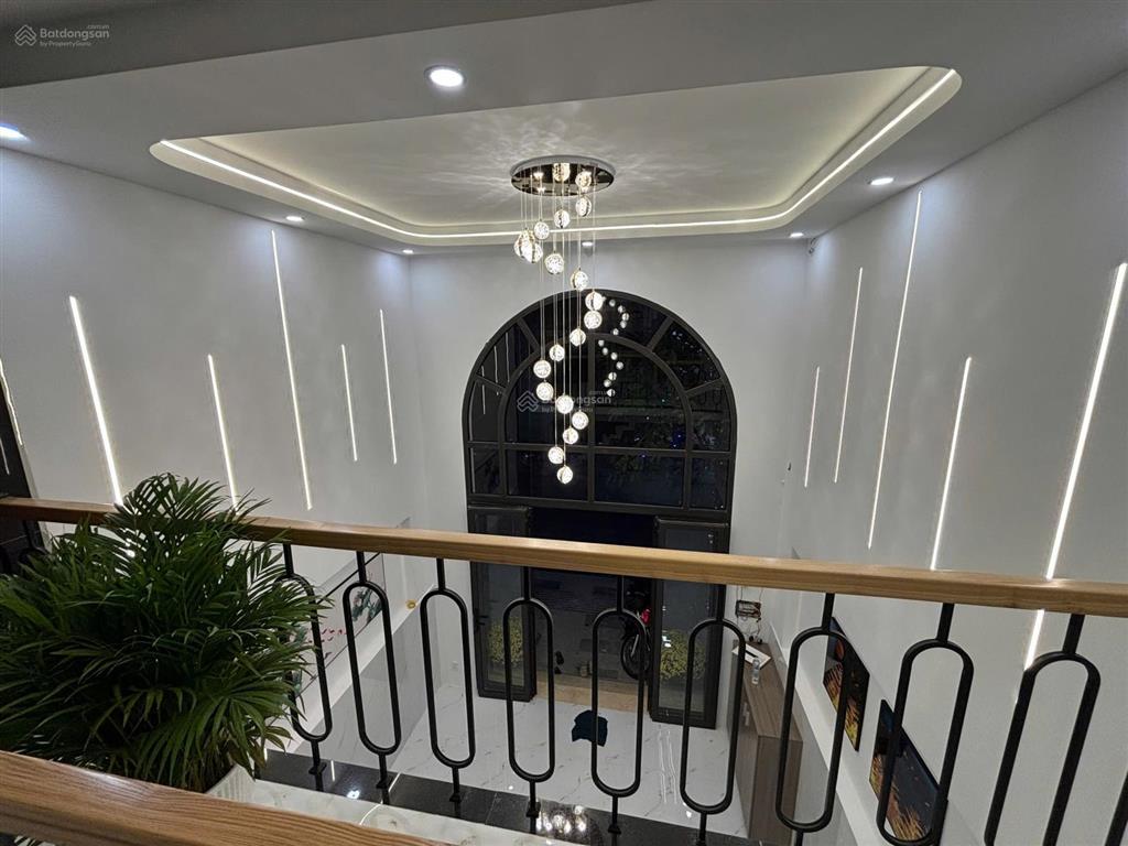 Bán nhà ngay chân cầu vượt ngã tư ga, khu đồng bộ cao tầng.