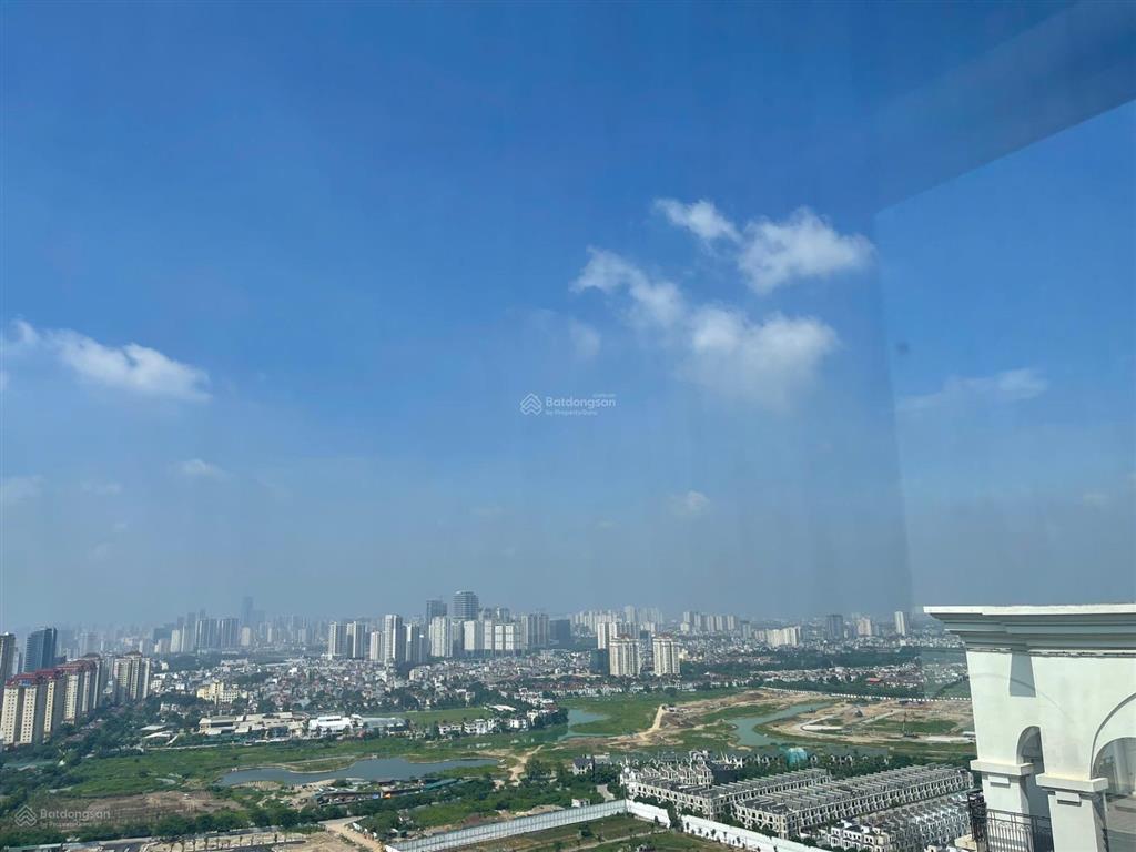 Bán căn penhouse sunshine riverside  dt 210m2  4pn 3vs. nội thất cơ bản. sẵn sổ. có slot oto