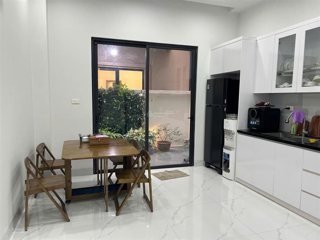 Cho thuê gấp căn liền kề hoàn thiện 2 tầng vin2