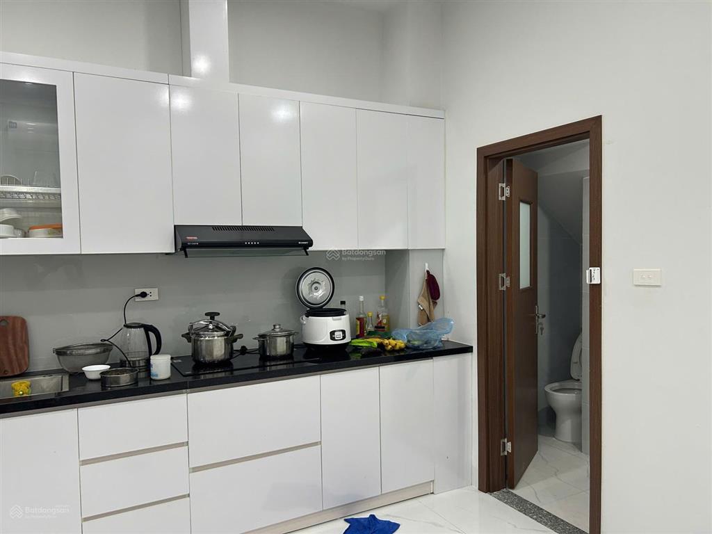Cho thuê gấp căn liền kề hoàn thiện 2 tầng vin2