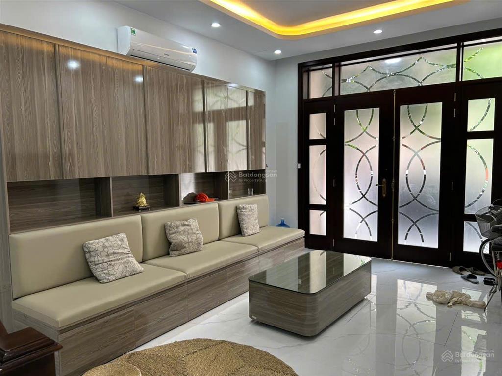 Cho thuê gấp căn liền kề hoàn thiện 2 tầng vin2