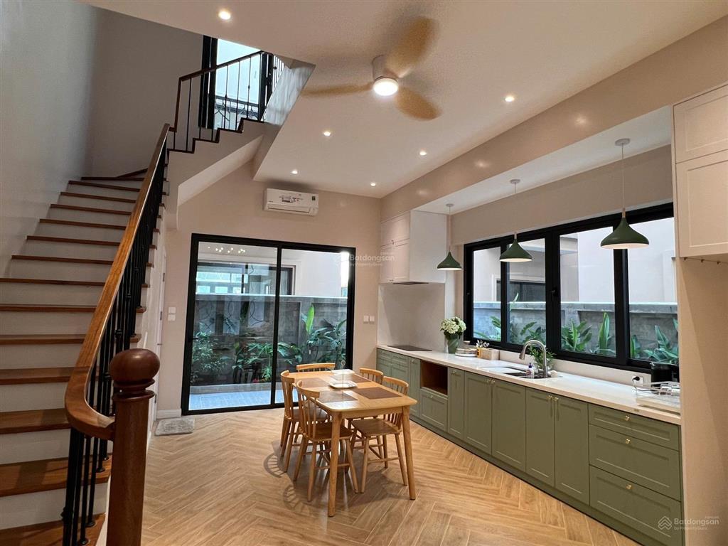 Chính chủ cho thuê gấp căn 5 tầng chỉ 13 triệu/th có thang máy
